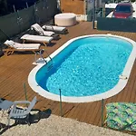 Les Flots De Ma Vie D Hotes Et Tipi Florence Et Virginie Gossin 3* Barzan