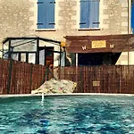 Les Flots De Ma Vie D Hotes Et Tipi Florence Et Virginie Gossin 3* Barzan