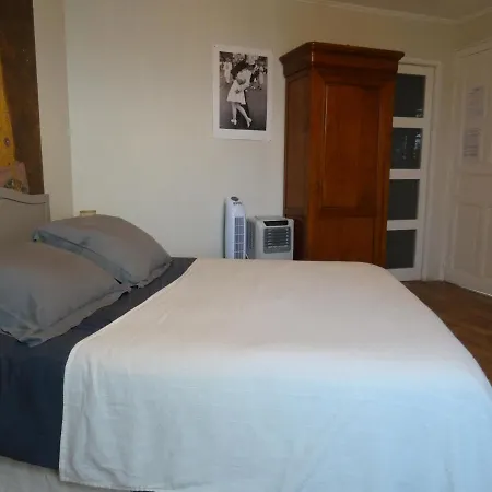 Les Flots De Ma Vie D Hotes Et Tipi Florence Et Virginie Gossin Affittacamere Barzan