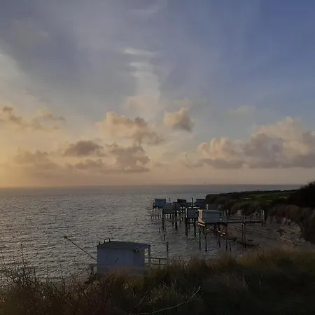 Les Flots De Ma Vie D Hotes Et Tipi Florence Et Virginie Gossin Affittacamere Barzan