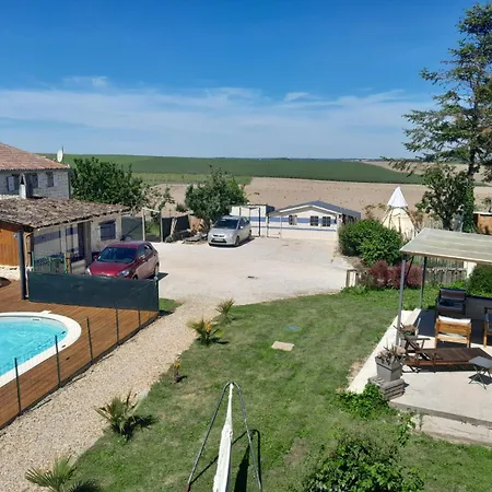 Les Flots De Ma Vie D Hotes Et Tipi Florence Et Virginie Gossin 3* Barzan