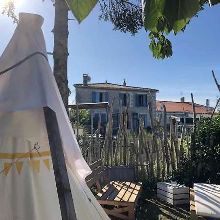 Konukevi Les Flots De Ma Vie D Hotes Et Tipi Florence Et Virginie Gossin Barzan
