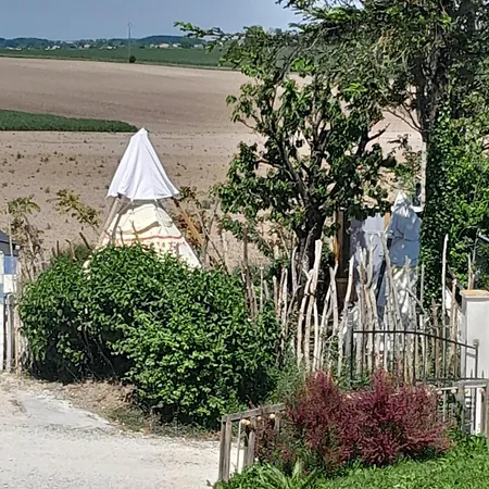 게스트하우스 Les Flots De Ma Vie D Hotes Et Tipi Florence Et Virginie Gossin Barzan