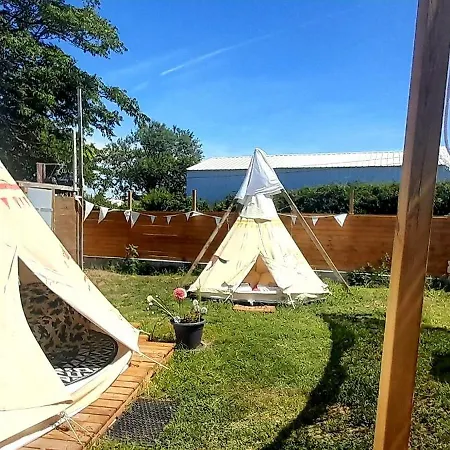 Les Flots De Ma Vie D Hotes Et Tipi Florence Et Virginie Gossin 게스트하우스