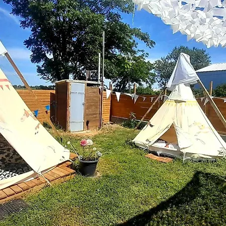 게스트하우스 Les Flots De Ma Vie D Hotes Et Tipi Florence Et Virginie Gossin