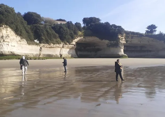 Les Flots De Ma Vie D Hotes Et Tipi Florence Et Virginie Gossin 3* Barzan