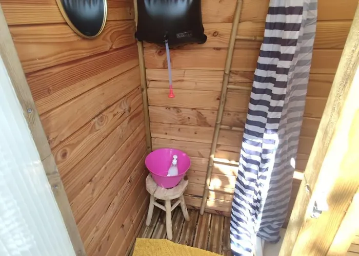 Les Flots De Ma Vie D Hotes Et Tipi Florence Et Virginie Gossin Barzan