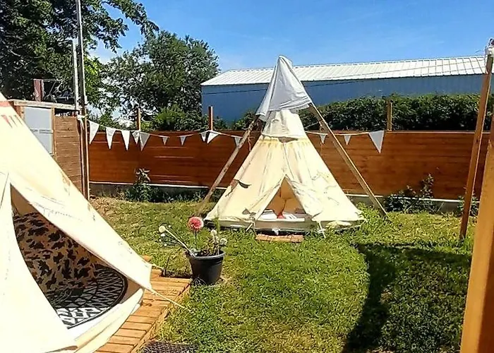 Les Flots De Ma Vie D Hotes Et Tipi Florence Et Virginie Gossin 3* Barzan