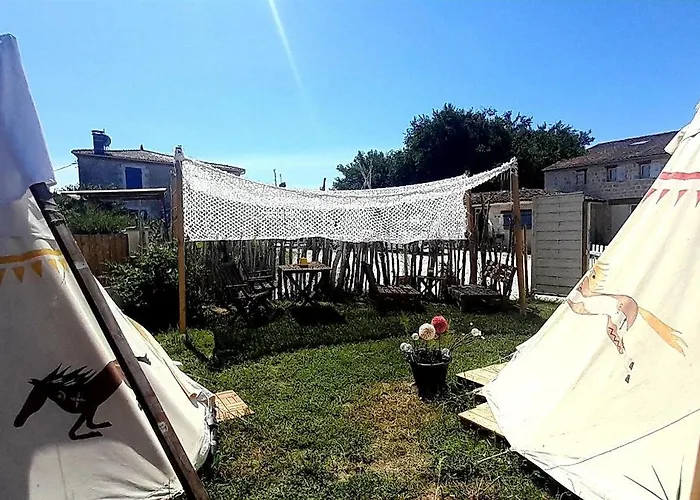 Pensión Les Flots De Ma Vie D Hotes Et Tipi Florence Et Virginie Gossin 3*